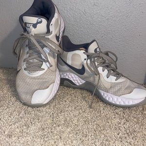 Women’s size 6.5 Nike Basketball Shoes